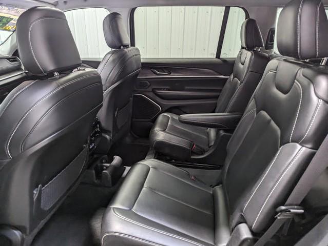 Photo of 2021 Silver Zynith Jeep Grand Cherokee L