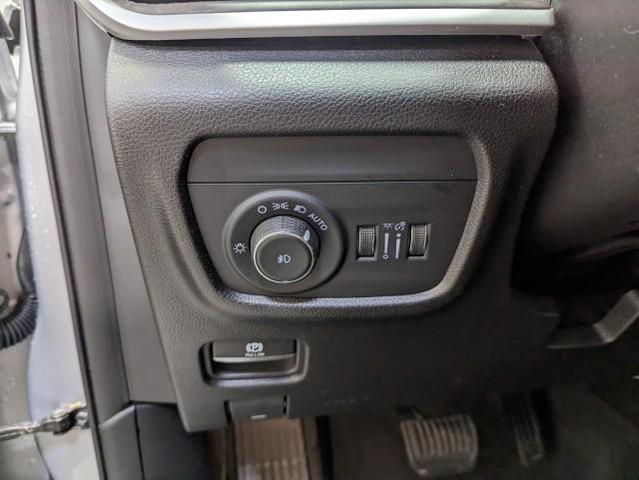 Photo of 2021 Silver Zynith Jeep Grand Cherokee L