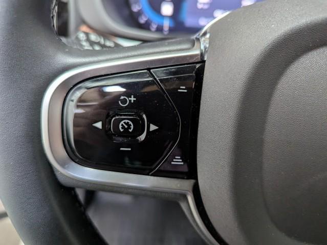 Photo of 2025 Bright Dusk Metallic Volvo XC60