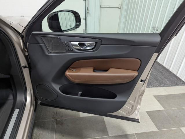 Photo of 2025 Bright Dusk Metallic Volvo XC60