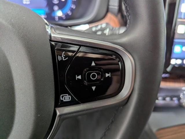 Photo of 2025 Bright Dusk Metallic Volvo XC60