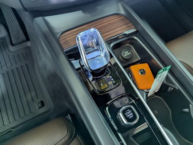 Photo of 2025 Bright Dusk Metallic Volvo XC60