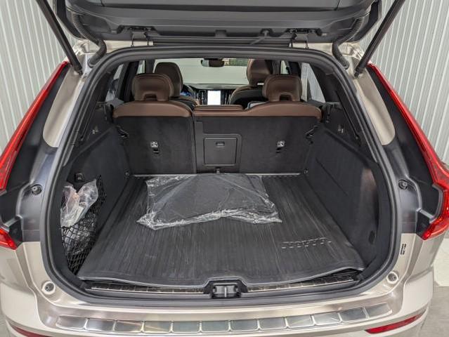 Photo of 2025 Bright Dusk Metallic Volvo XC60