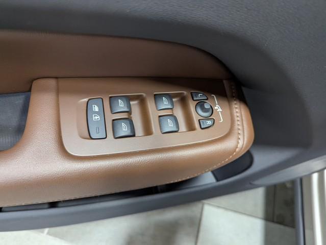 Photo of 2025 Bright Dusk Metallic Volvo XC60