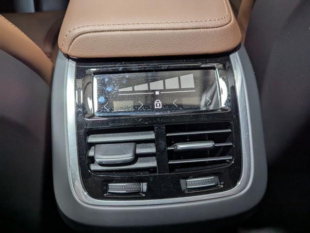 Photo of 2025 Bright Dusk Metallic Volvo XC60