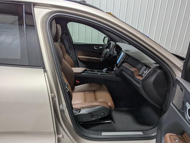 Photo of 2025 Bright Dusk Metallic Volvo XC60