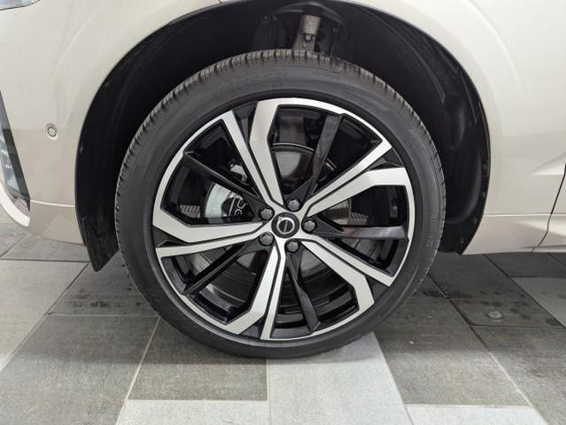 Photo of 2025 Bright Dusk Metallic Volvo XC60