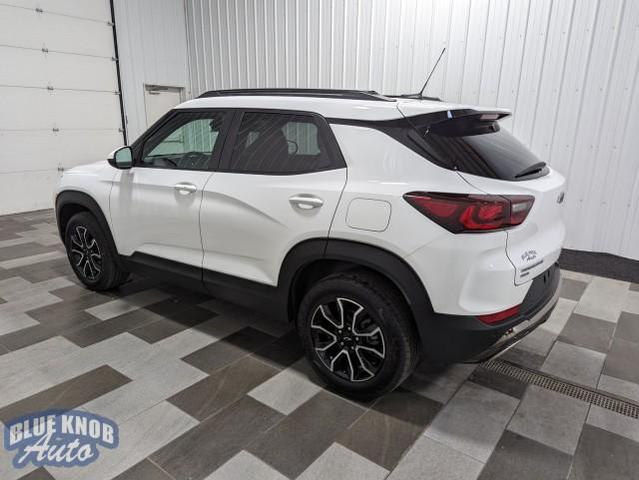 Photo of 2024 Summit White Chevrolet Trailblazer