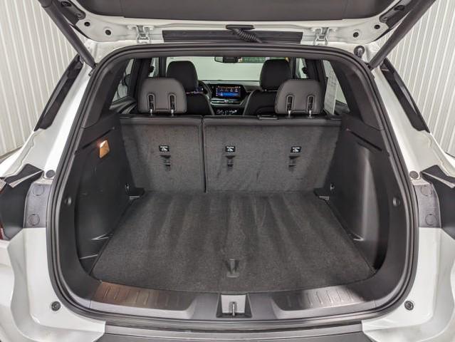 Photo of 2024 Summit White Chevrolet Trailblazer