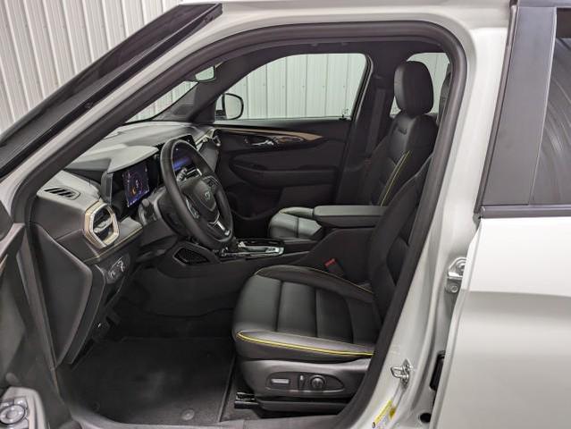 Photo of 2024 Summit White Chevrolet Trailblazer