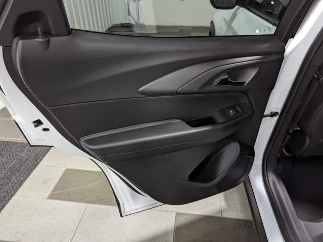 Photo of 2024 Summit White Chevrolet Trailblazer