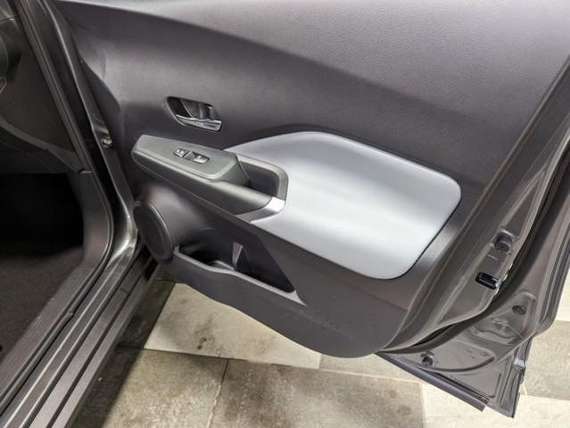 Photo of 2024 Gun Metallic Nissan Kicks