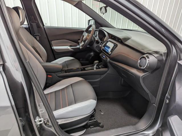 Photo of 2024 Gun Metallic Nissan Kicks