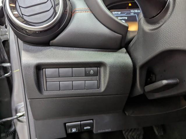 Photo of 2024 Gun Metallic Nissan Kicks