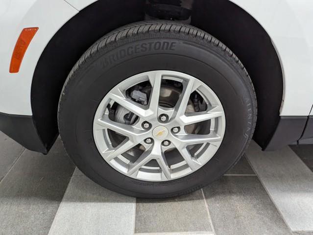 Photo of 2023 Summit White Chevrolet Equinox