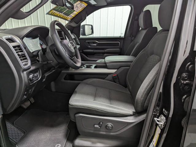 Photo of 2025 Diamond Black Crystal Pearlcoat RAM 1500