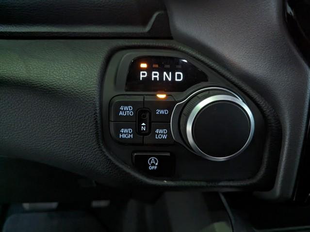 Photo of 2025 Diamond Black Crystal Pearlcoat RAM 1500