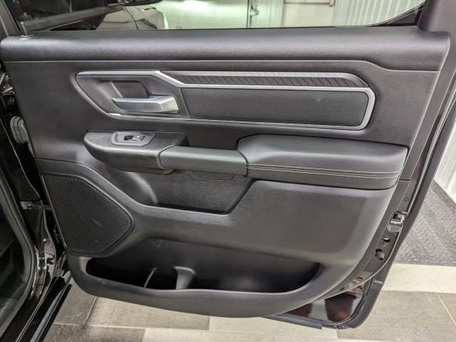 Photo of 2025 Diamond Black Crystal Pearlcoat RAM 1500