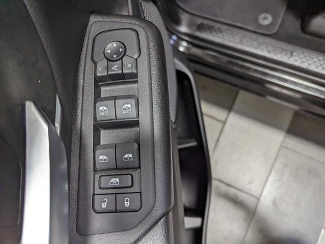 Photo of 2025 Diamond Black Crystal Pearlcoat RAM 1500