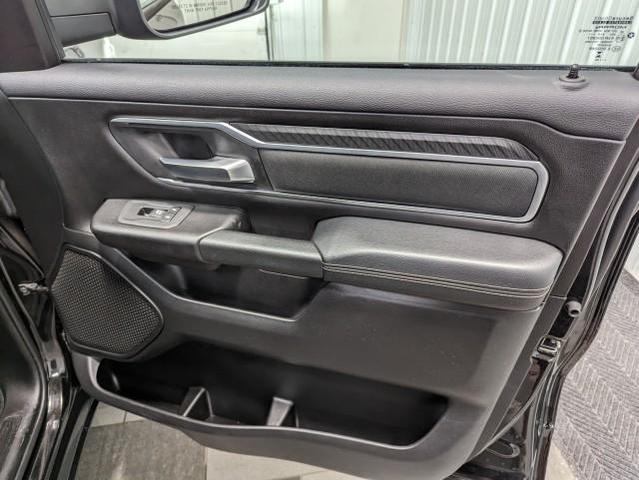 Photo of 2025 Diamond Black Crystal Pearlcoat RAM 1500