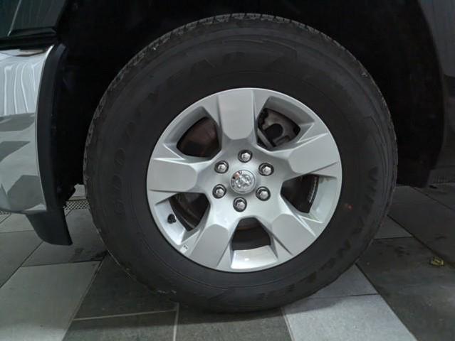 Photo of 2025 Diamond Black Crystal Pearlcoat RAM 1500