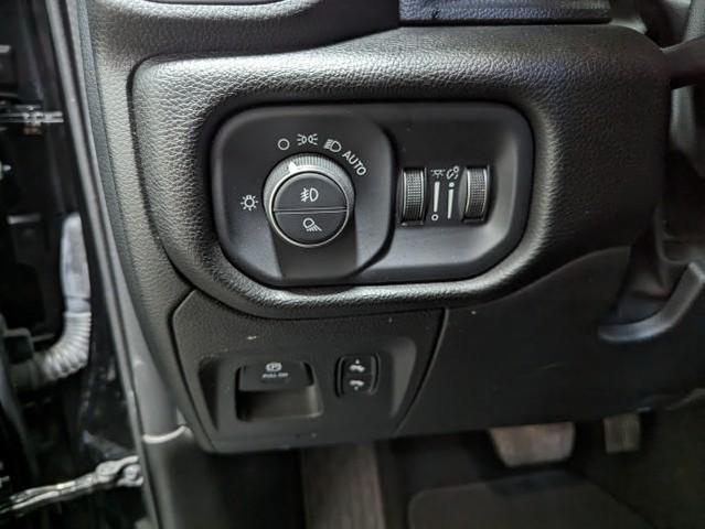 Photo of 2025 Diamond Black Crystal Pearlcoat RAM 1500