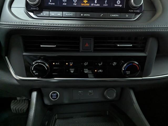 Photo of 2023 Glacier White Nissan Rogue