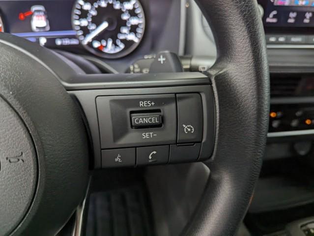 Photo of 2023 Glacier White Nissan Rogue