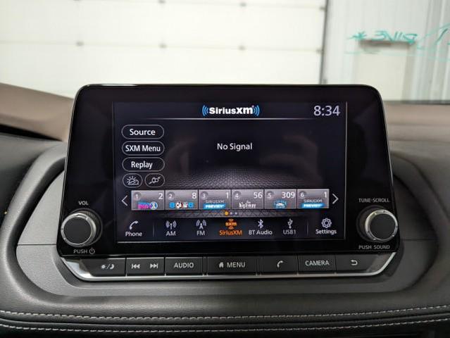 Photo of 2023 Glacier White Nissan Rogue