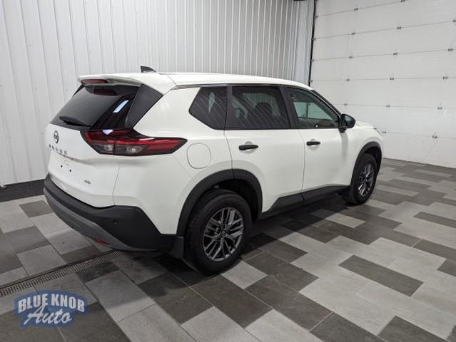 Photo of 2023 Glacier White Nissan Rogue