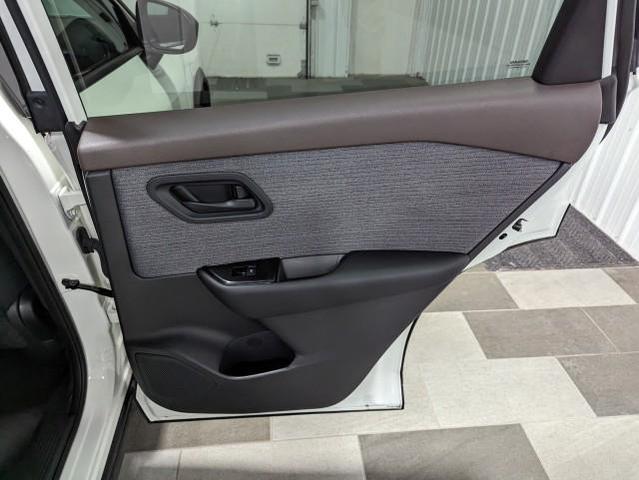 Photo of 2023 Glacier White Nissan Rogue