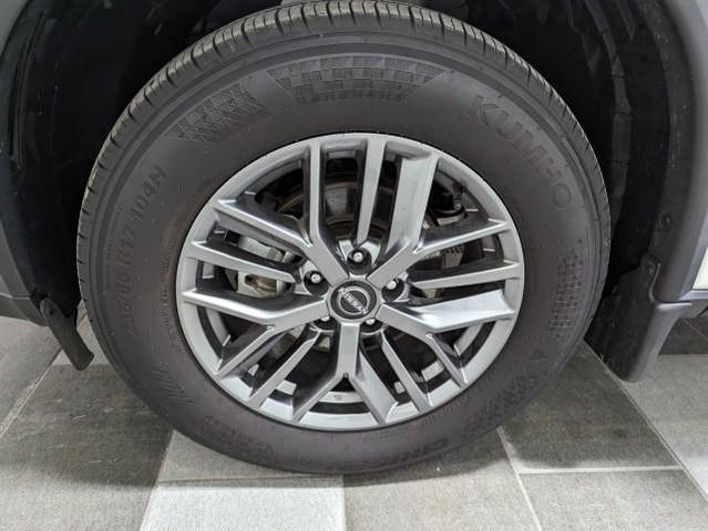 Photo of 2023 Glacier White Nissan Rogue
