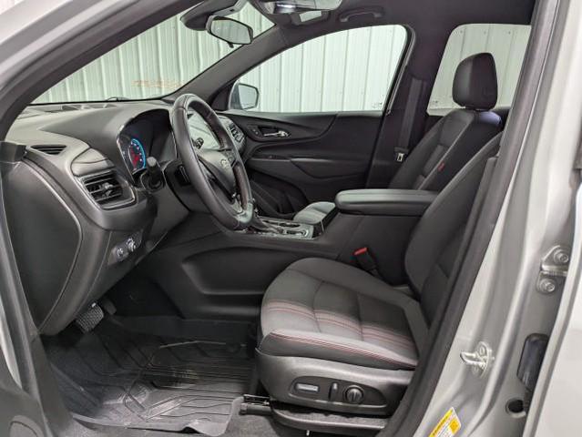 Photo of 2022 Silver Ice Metallic Chevrolet Equinox