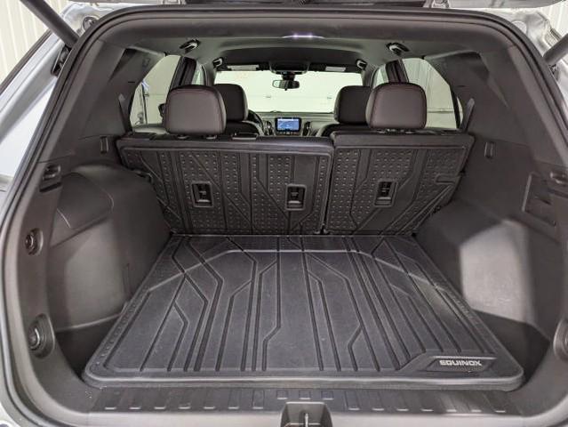 Photo of 2022 Silver Ice Metallic Chevrolet Equinox