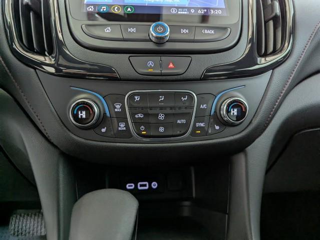 Photo of 2022 Silver Ice Metallic Chevrolet Equinox