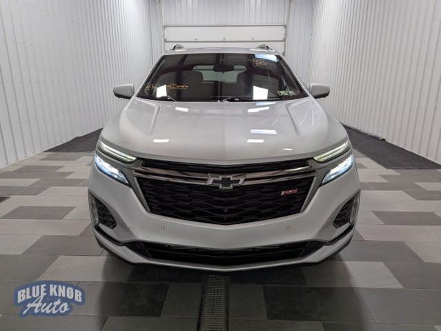 Photo of 2022 Silver Ice Metallic Chevrolet Equinox