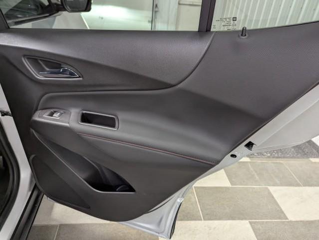 Photo of 2022 Silver Ice Metallic Chevrolet Equinox