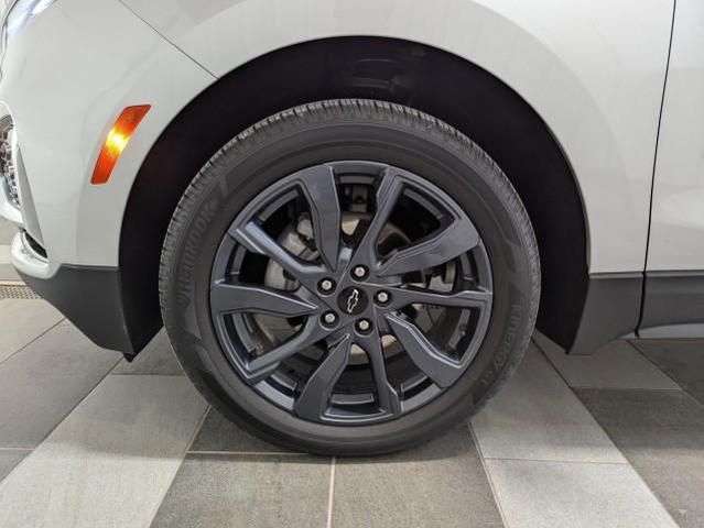 Photo of 2022 Silver Ice Metallic Chevrolet Equinox
