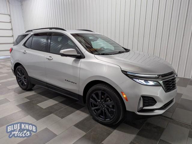 Photo of 2022 Silver Ice Metallic Chevrolet Equinox