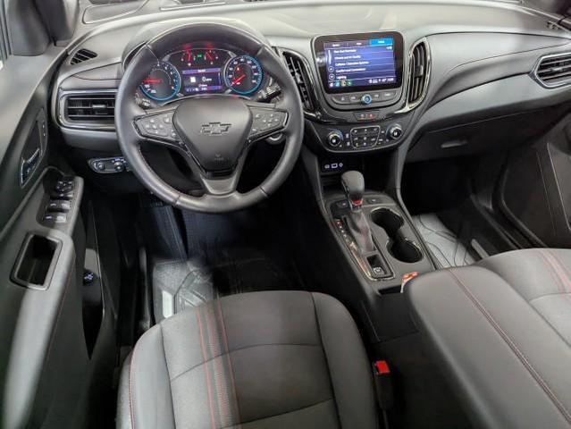 Photo of 2022 Silver Ice Metallic Chevrolet Equinox