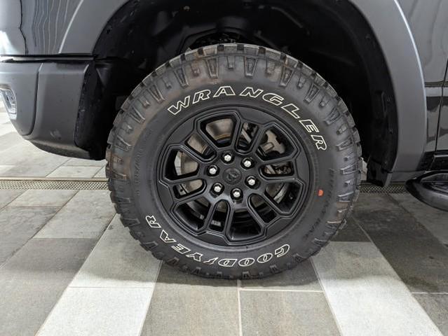 Photo of 2025 Diamond Black Crystal Pearlcoat RAM 1500