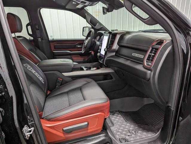 Photo of 2025 Diamond Black Crystal Pearlcoat RAM 1500