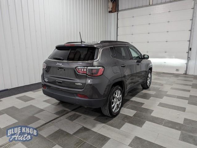 Photo of 2022 Granite Crystal Metallic Clearcoat Jeep Compass