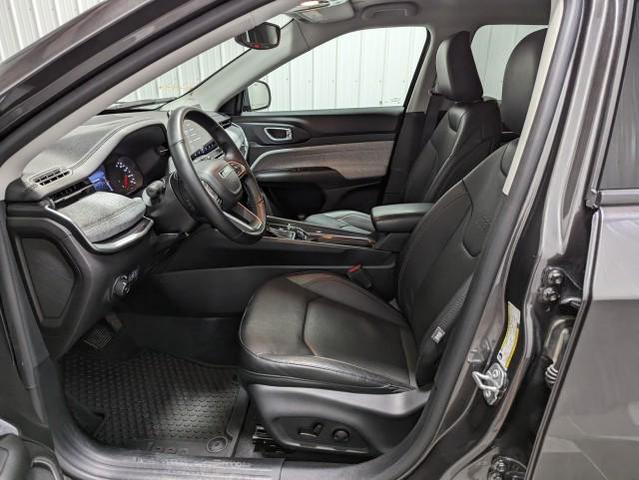 Photo of 2022 Granite Crystal Metallic Clearcoat Jeep Compass