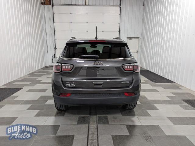 Photo of 2022 Granite Crystal Metallic Clearcoat Jeep Compass