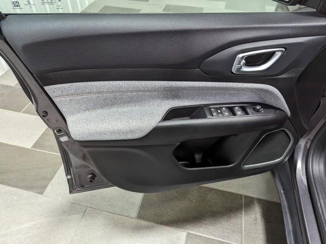 Photo of 2022 Granite Crystal Metallic Clearcoat Jeep Compass