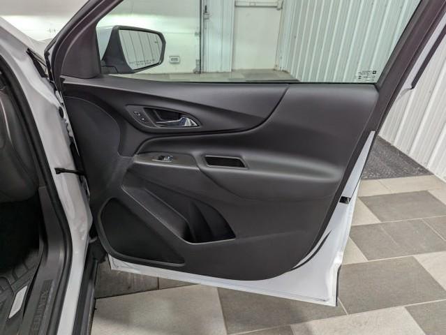 Photo of 2024 Summit White Chevrolet Equinox
