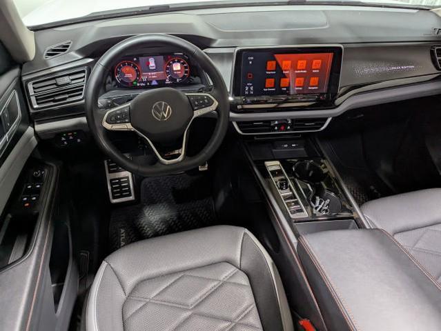 Photo of 2024 Pure White Volkswagen Atlas