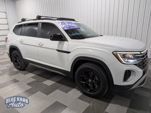 Photo of 2024 Pure White Volkswagen Atlas