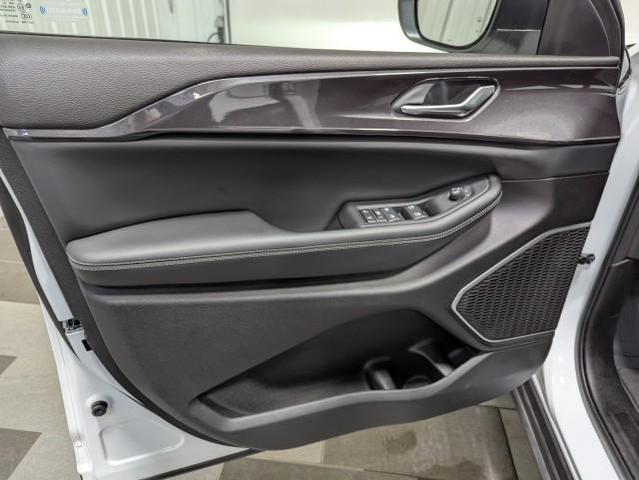 Photo of 2022 Bright White Clearcoat Jeep Grand Cherokee L